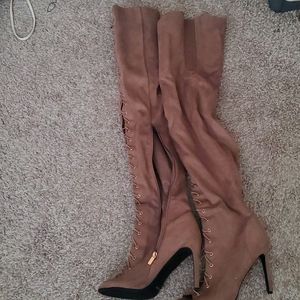 Toupee Anne Michelle thigh high heels. Size 10